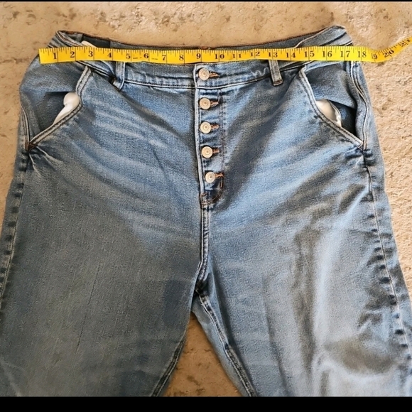 American Eagle Womens Light Wash Button Front High Waist Mom Jean 16 - Picture 11 of 13